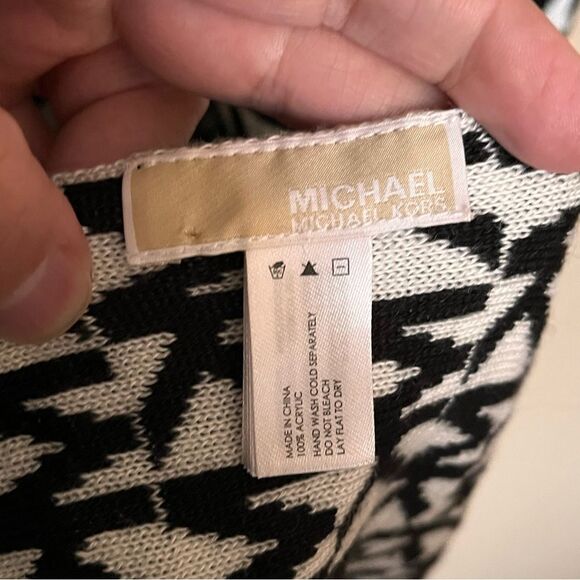 MICHAEL Michael Kors Black and White MK Knit Scarf - Picture 4 of 7